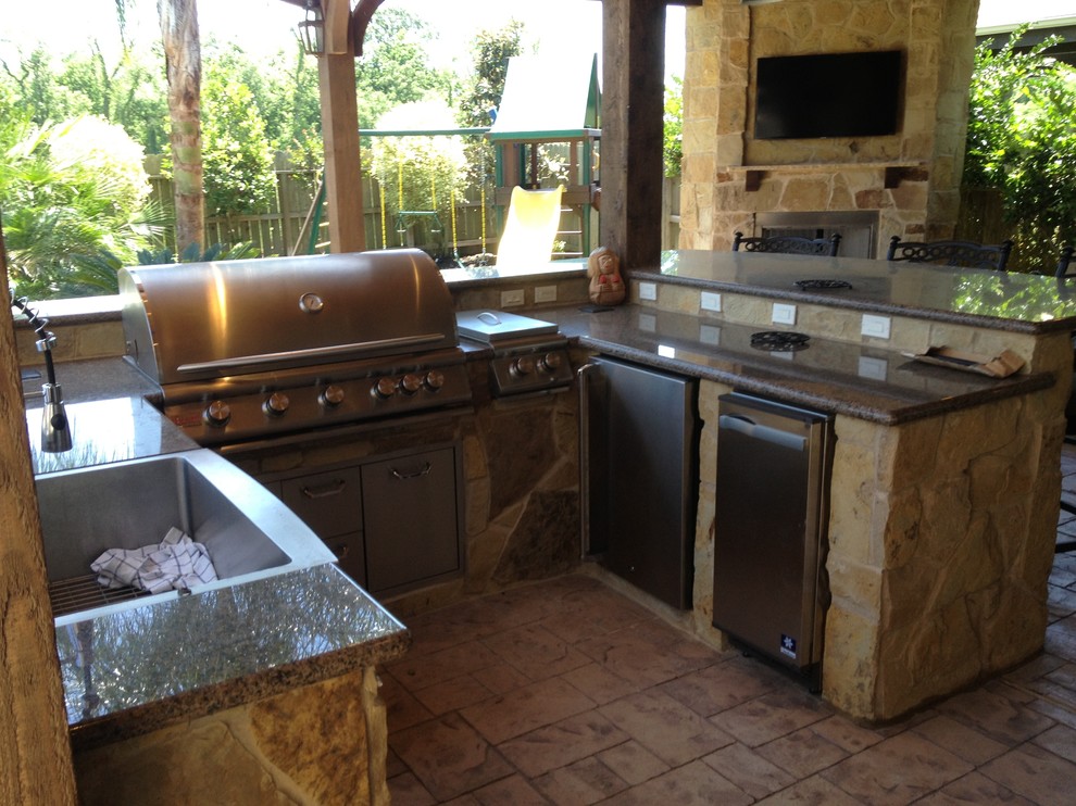 Covered porch/outdoor kitchen Sienna Plantation Traditional Porch