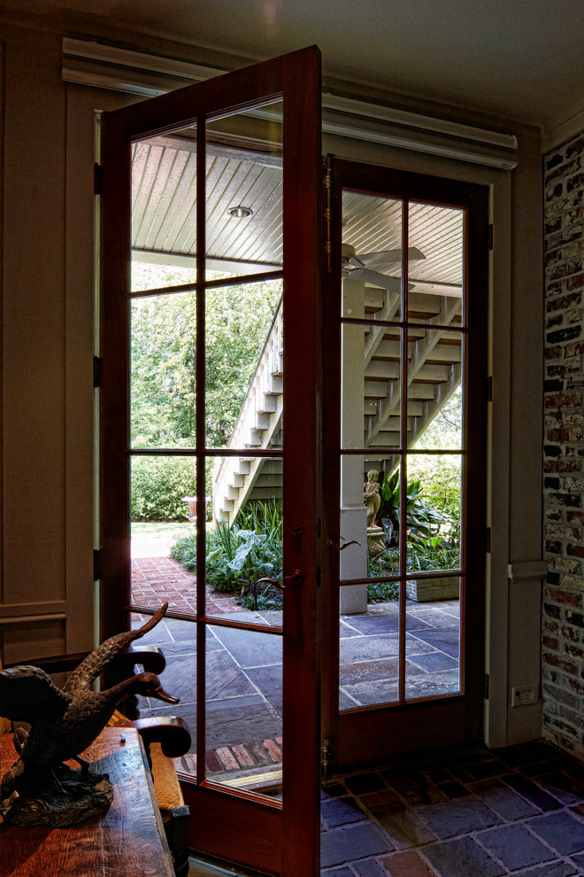This is an example of a traditional front porch design in Austin.