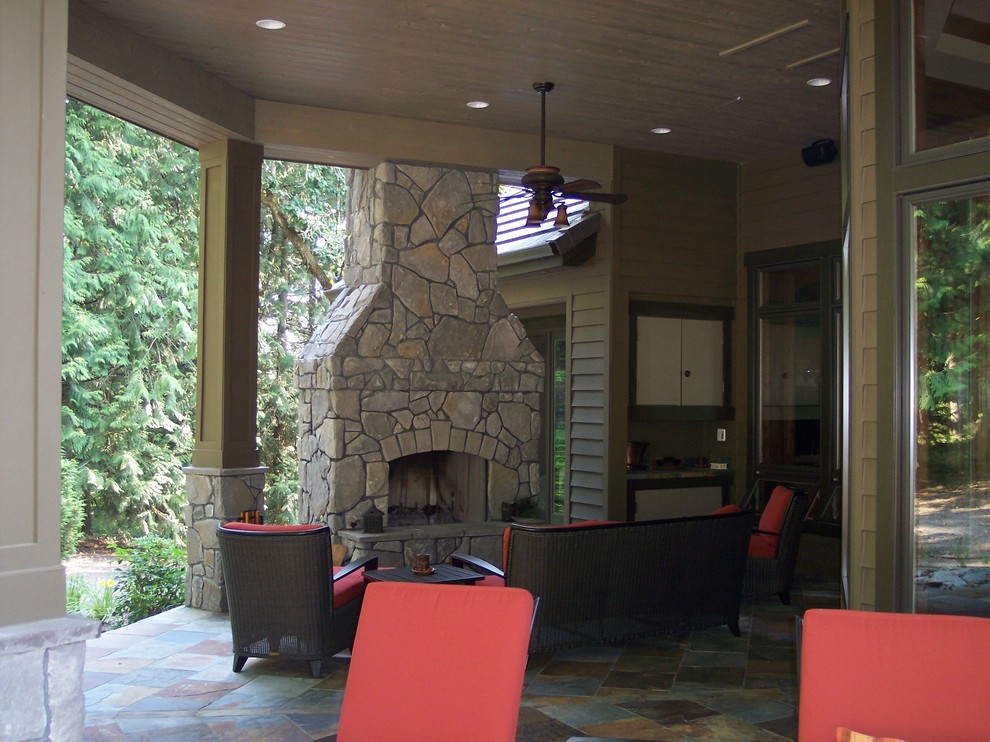 Design ideas for a contemporary veranda in Portland.