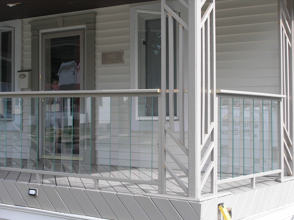 Idéer för att renovera en stor funkis innätad veranda framför huset, med marksten i tegel och takförlängning
