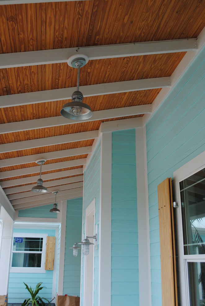 Idée de décoration pour un porche d'entrée de maison marin.