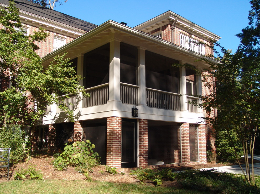Inspiration for a traditional screened veranda in Atlanta with all types of cover.
