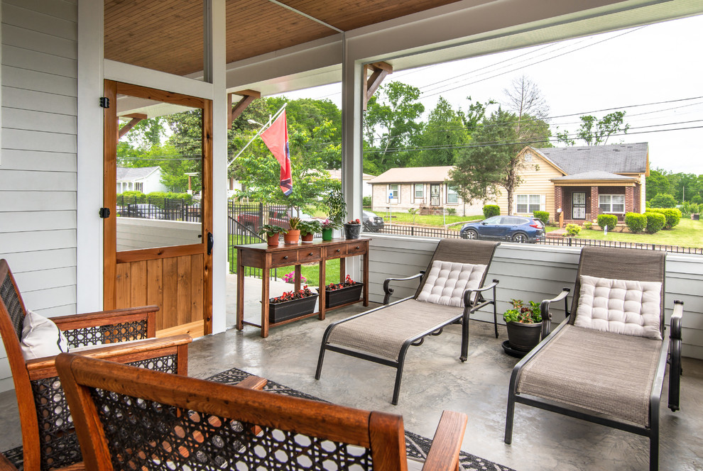 Idéer för en mellanstor amerikansk innätad veranda framför huset, med betongplatta och takförlängning
