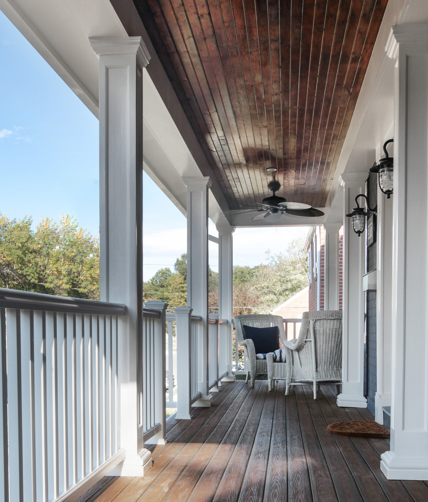 Источник вдохновения для домашнего уюта: веранда среднего размера на переднем дворе в классическом стиле с навесом