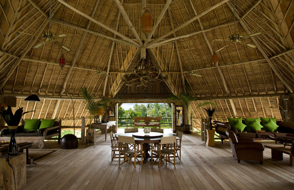 Idéer för en exotisk veranda, med trädäck och takförlängning