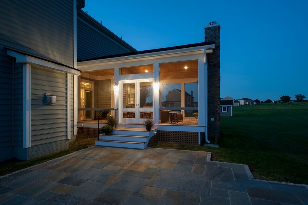 Inspiration for a large rustic back screened veranda in Baltimore with decking and a roof extension.