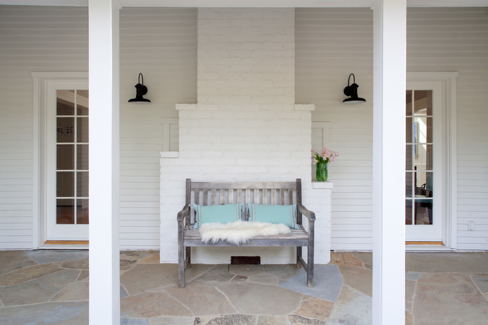 Стильный дизайн: веранда среднего размера на заднем дворе в современном стиле с летней кухней и покрытием из каменной брусчатки - последний тренд