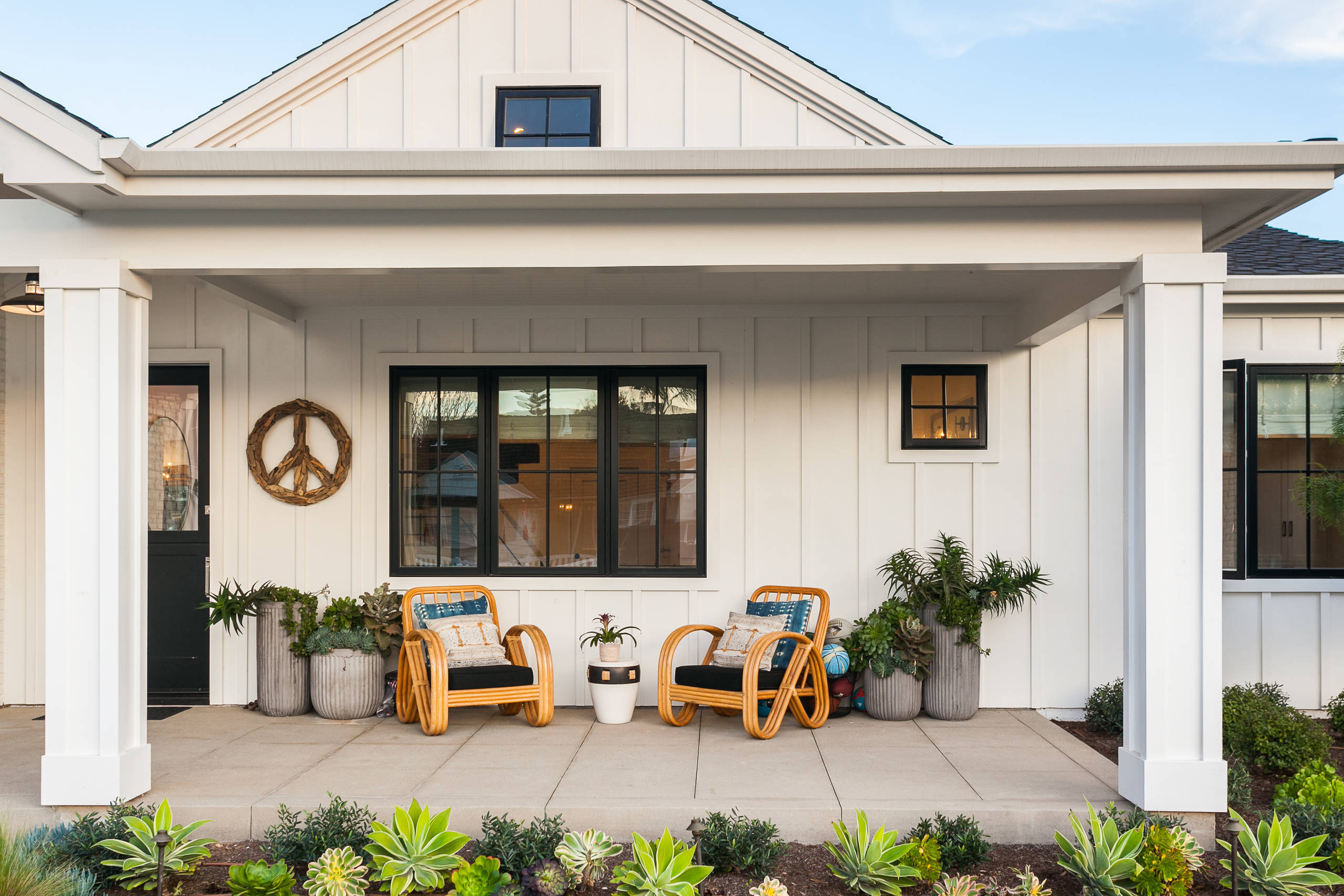 Farmhouse front cheap porch ideas