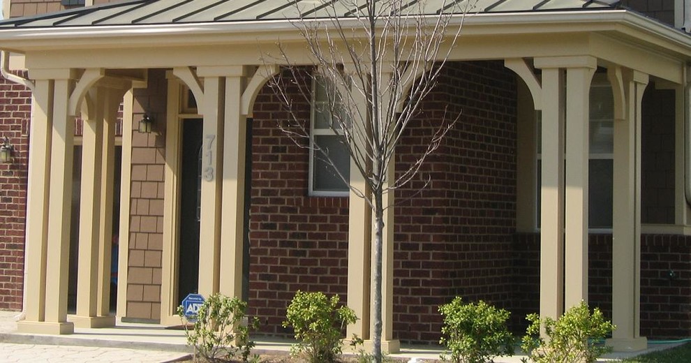 Cette photo montre un porche d'entrée de maison chic.