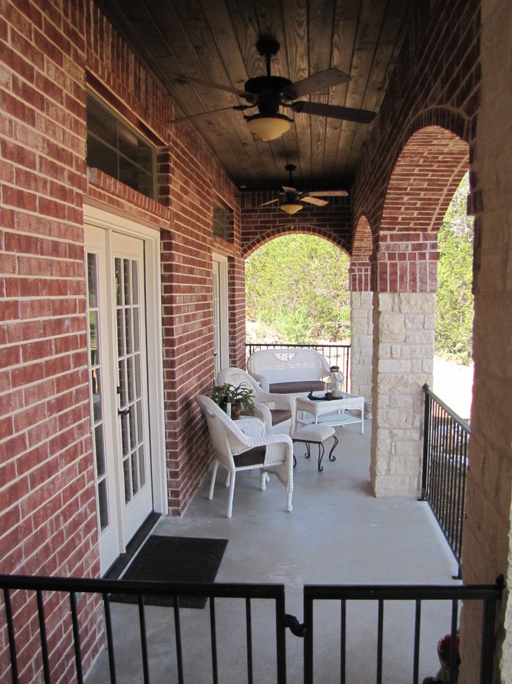 Photo of a traditional veranda in Austin.