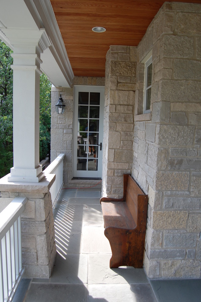 Inspiration for a timeless porch remodel in Chicago