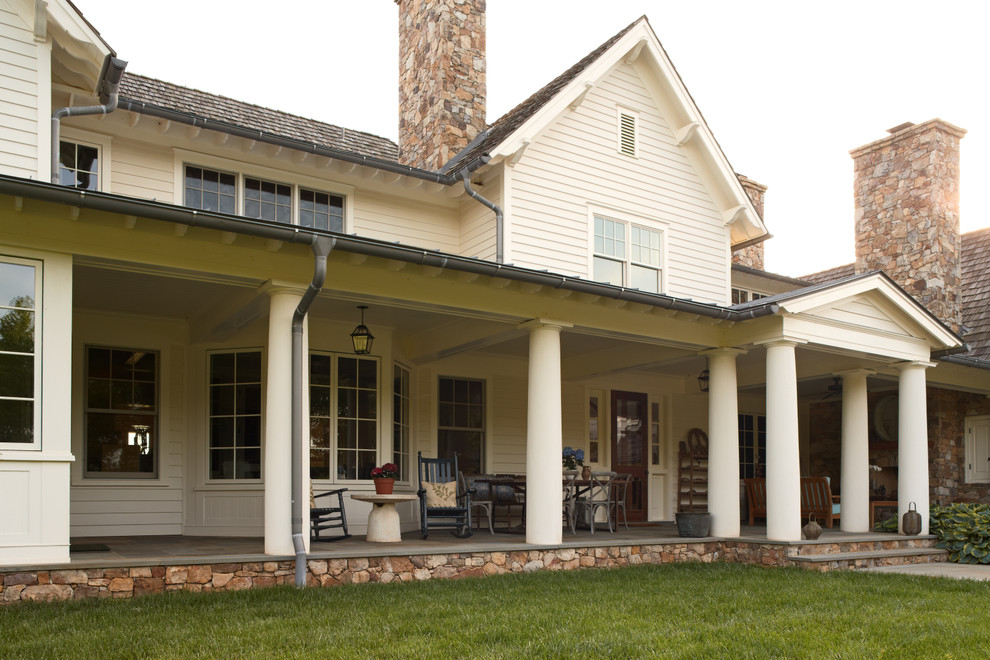 Photo of a traditional veranda in Richmond with a roof extension.