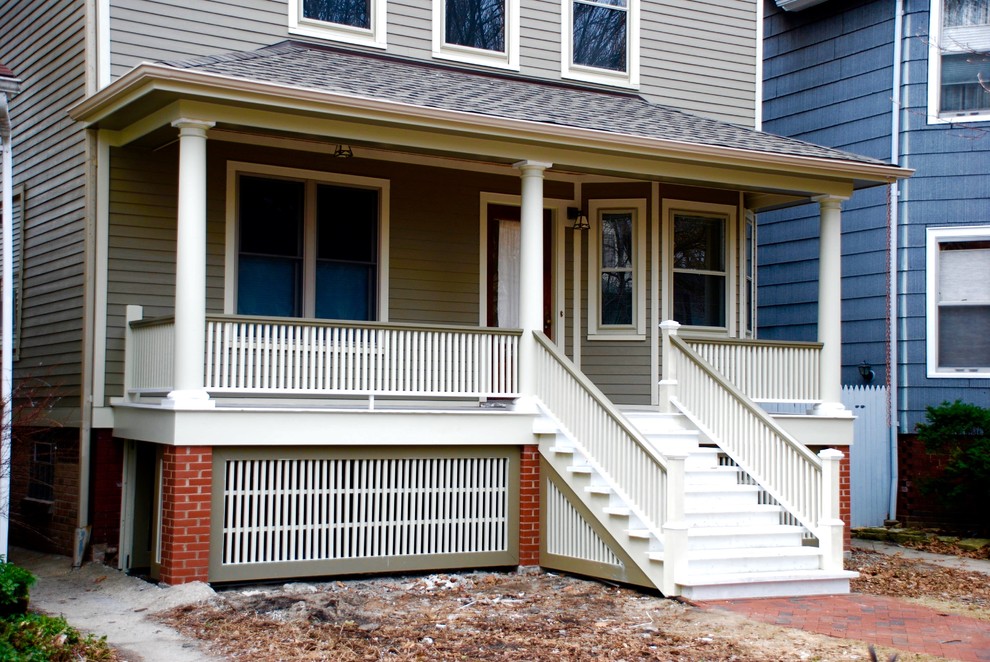 Idée de décoration pour un porche d'entrée de maison avant champêtre de taille moyenne avec une extension de toiture.