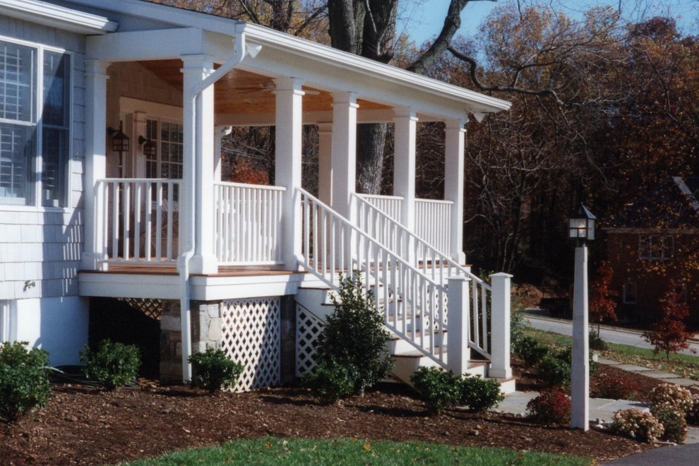 Inspiration pour un porche d'entrée de maison avant rustique de taille moyenne avec une terrasse en bois et une extension de toiture.