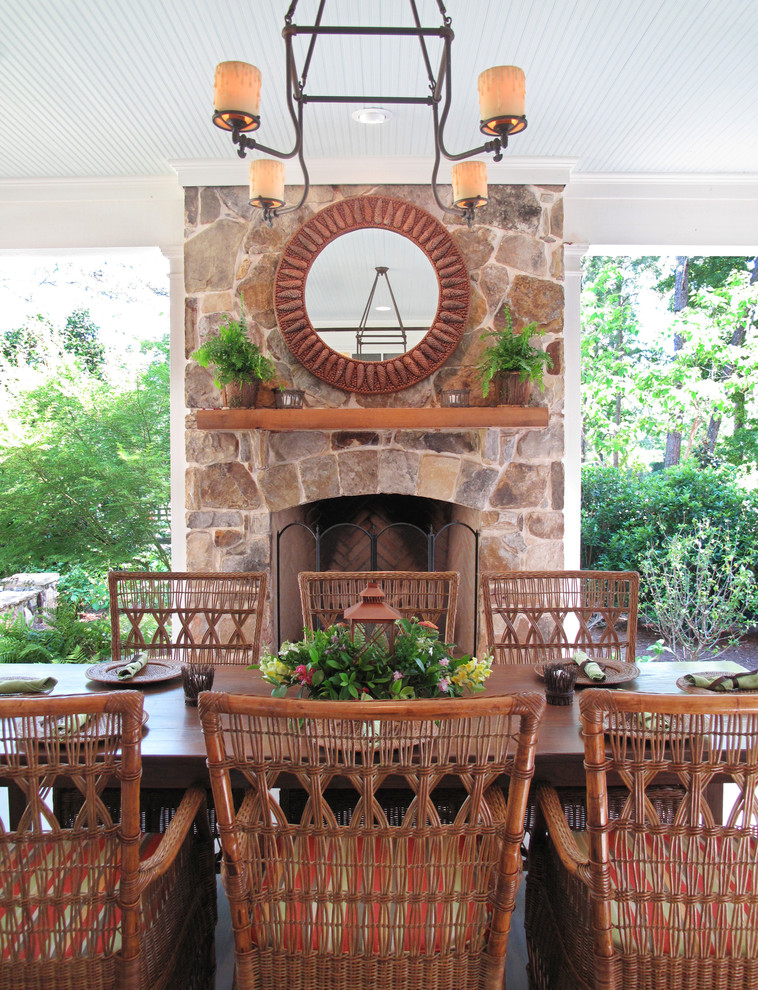 Inspiration for a farmhouse porch remodel in Atlanta