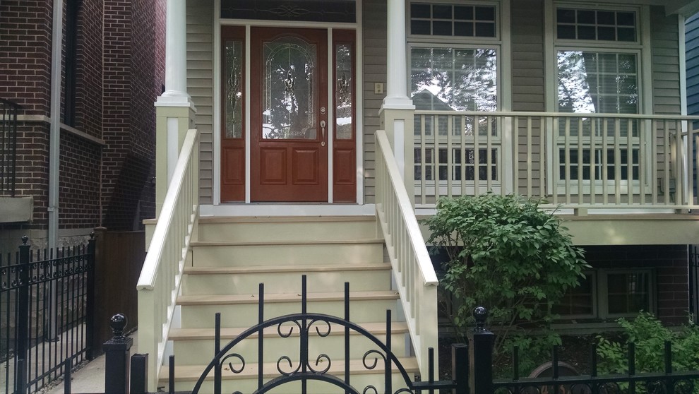 Immagine di un portico classico davanti casa