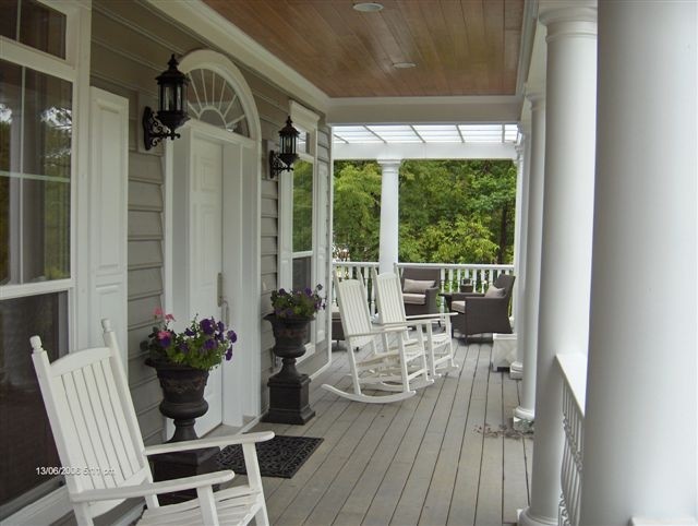 Photo of a traditional veranda in Raleigh.