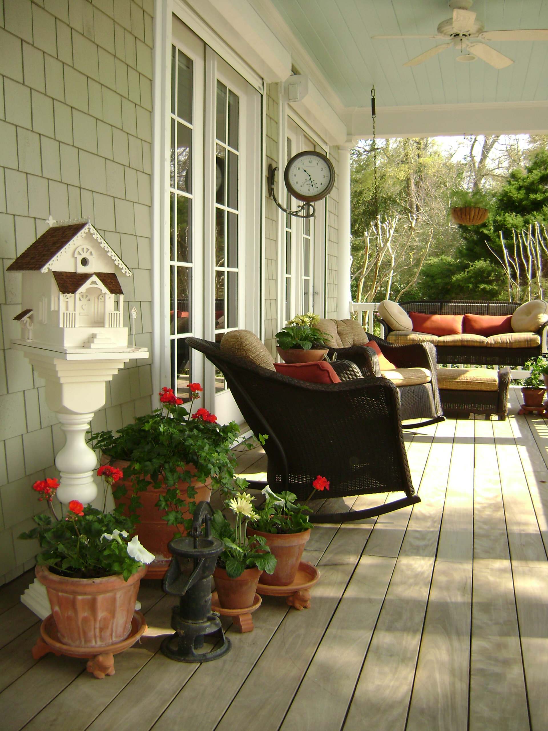 Long Narrow Front Porch Decorating Ideas: Create a Welcoming Entryway