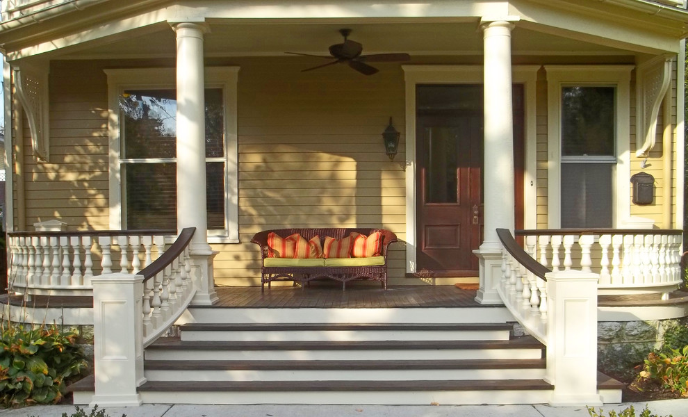 Design ideas for a traditional front veranda in Louisville.
