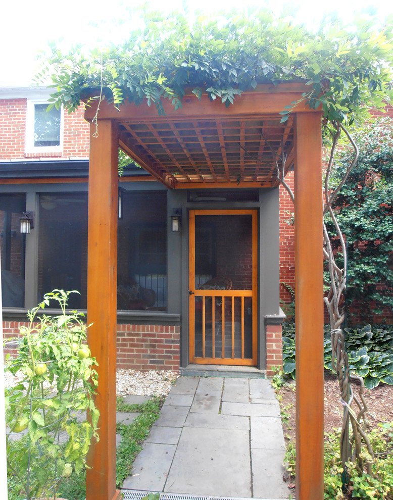 Ispirazione per un portico minimal dietro casa con un portico chiuso, pavimentazioni in pietra naturale e una pergola