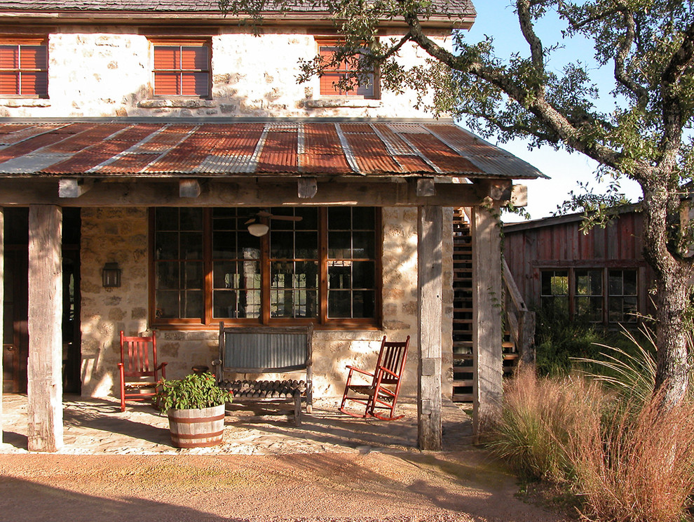 This is an example of a rustic porch design in Austin.