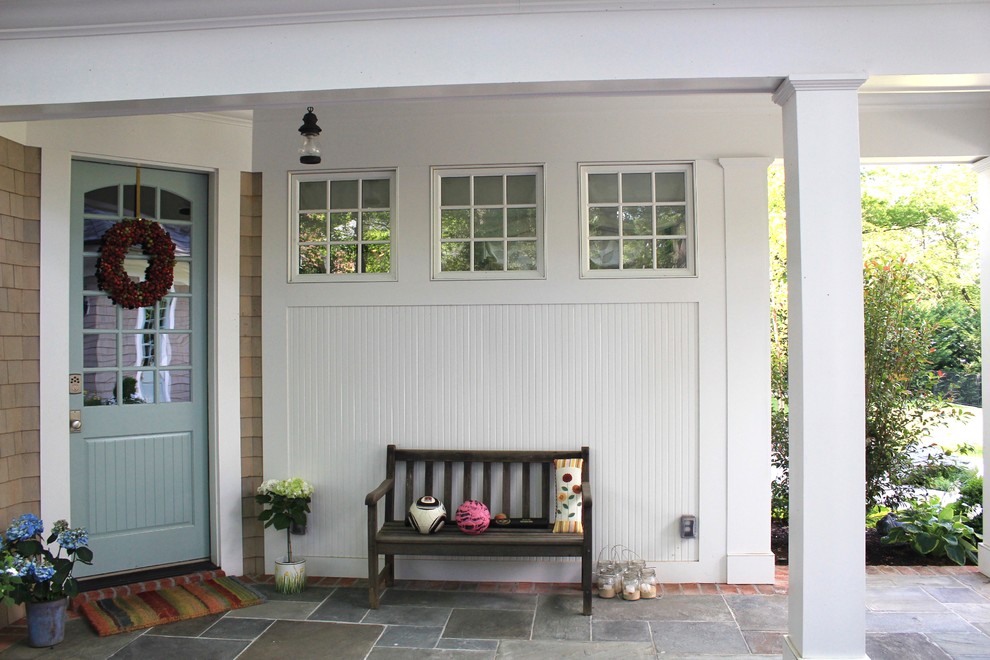 Bild på en vintage veranda, med takförlängning