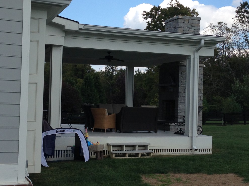 This is an example of a traditional veranda in Louisville.