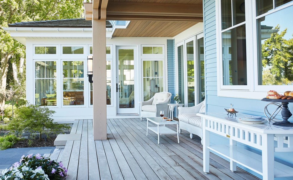 Inspiration pour un porche d'entrée de maison arrière marin de taille moyenne avec une terrasse en bois et une extension de toiture.
