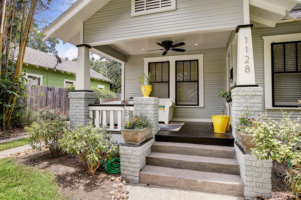 Design ideas for a classic veranda in Houston.