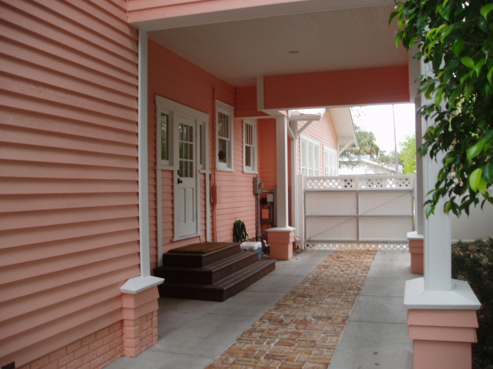 Photo of a traditional veranda in Tampa.