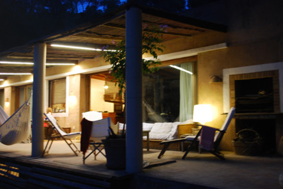 Iluminación exterior. Una casa con porche en Ibiza - Costero - Porche -  Otras zonas - de OutSide Tech Light | Houzz