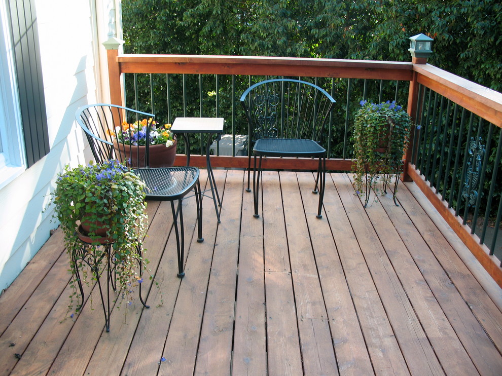 This is an example of a rural veranda in Portland.