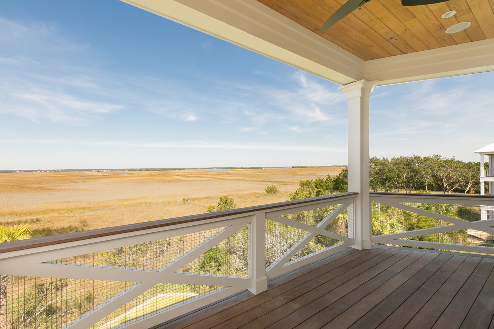 Small traditional veranda in Charleston with a roof extension.