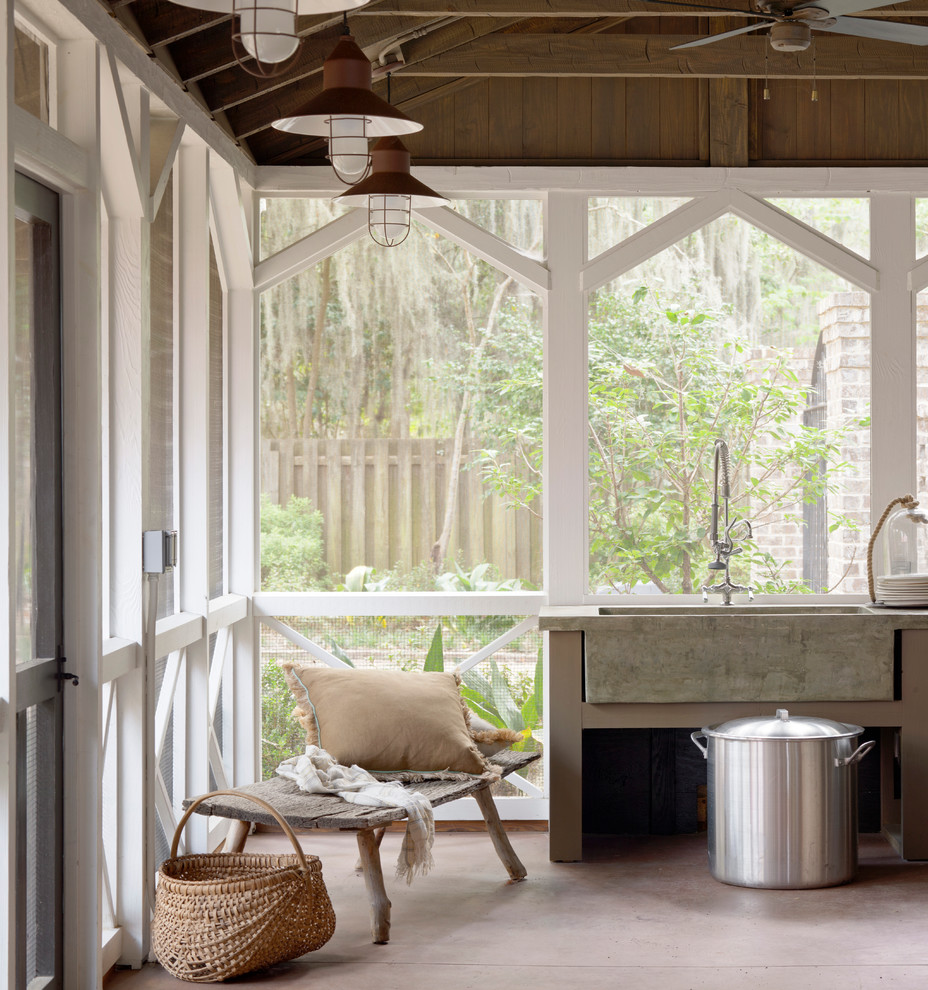 Mountain style screened-in porch idea in Atlanta