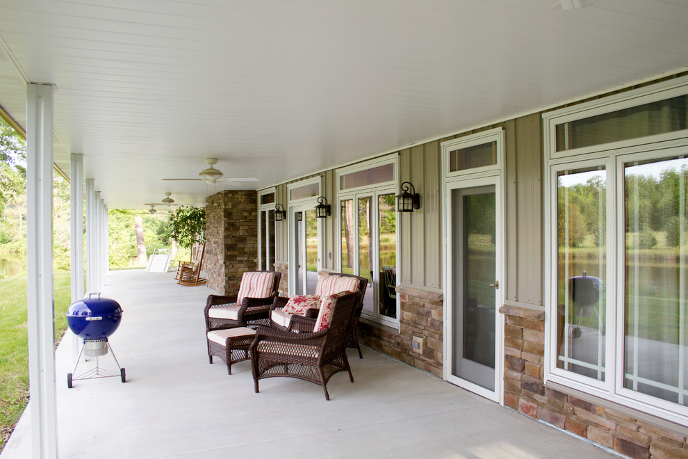 Inspiration for a timeless porch remodel in Chicago
