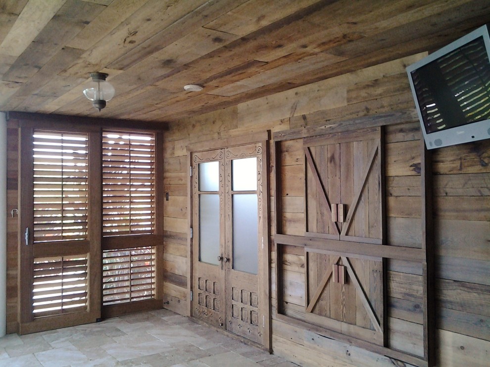 Inspiration for a rustic porch remodel in Tampa