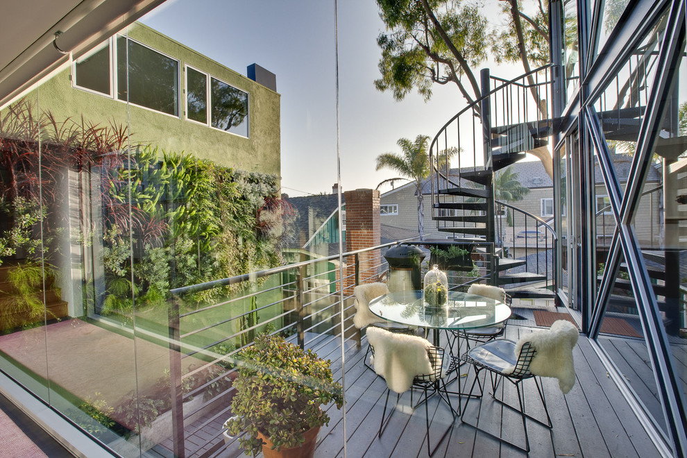 Trendy porch idea in Los Angeles