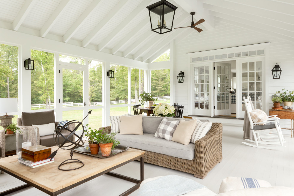 Inspiration for a farmhouse porch remodel in New York