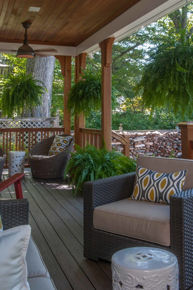 Diseño de terraza clásica renovada de tamaño medio en patio delantero y anexo de casas con adoquines de piedra natural