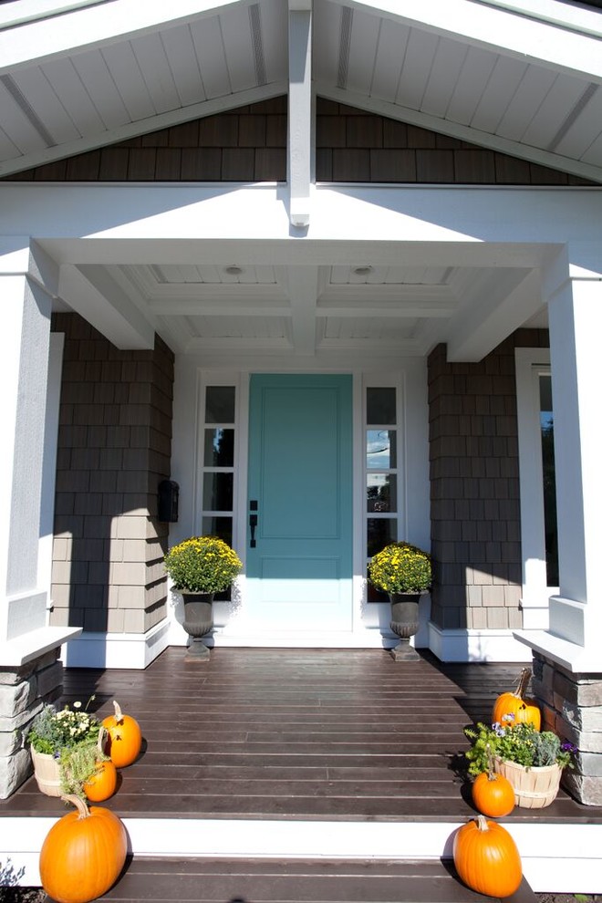 Inspiration for a mid-sized timeless front porch remodel in Vancouver with decking and a roof extension