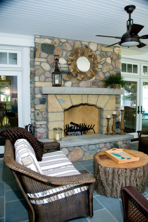 Inspiration for a timeless porch remodel in Milwaukee