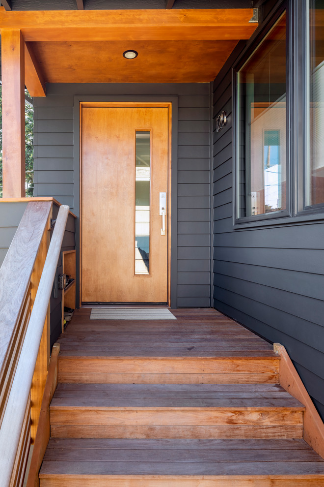 Réalisation d'un petit porche d'entrée de maison avant design avec une extension de toiture.