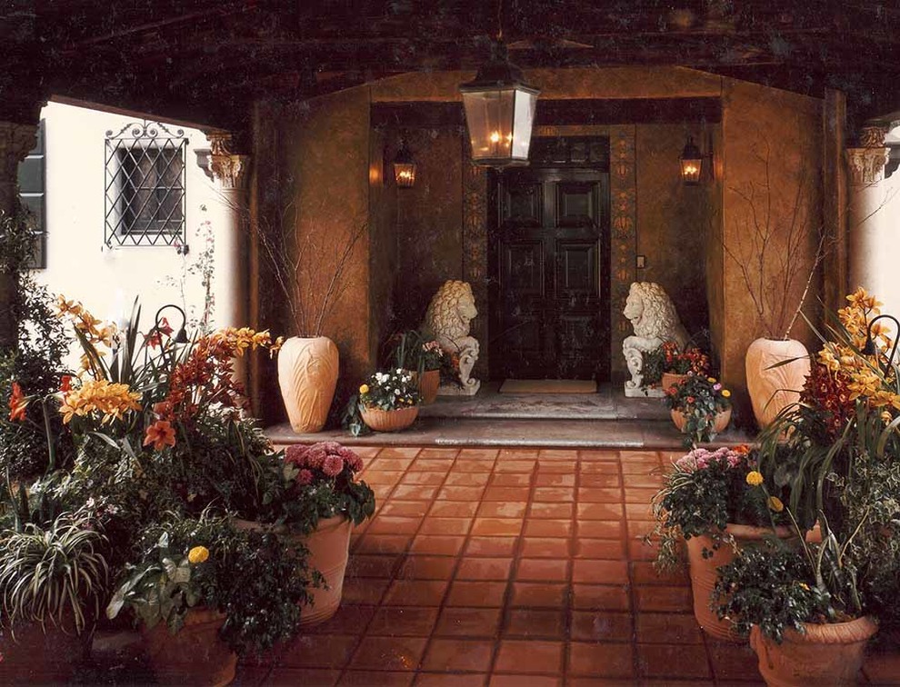 This is an example of a mediterranean veranda in Los Angeles.