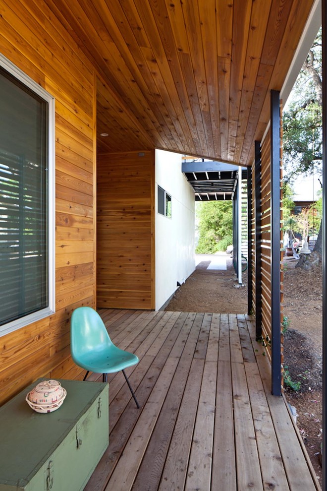 Inspiration for a contemporary veranda in Austin.
