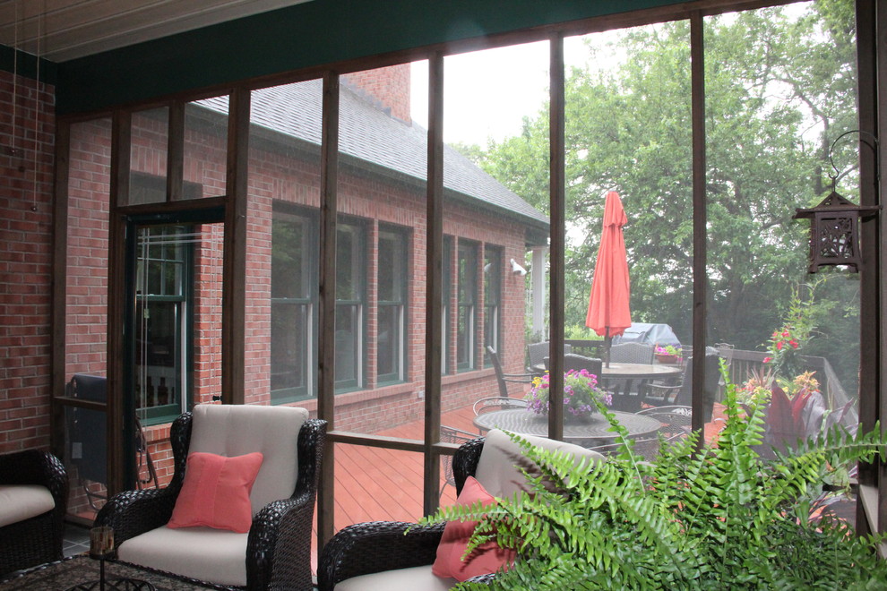 Design ideas for a traditional screened veranda in Chicago.