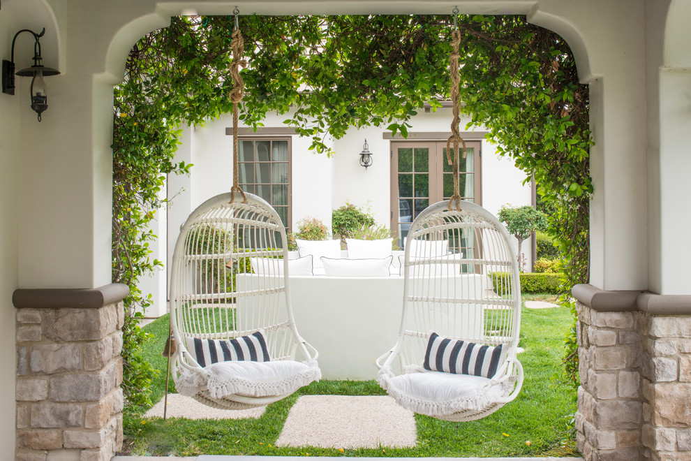 Inspiration för klassiska verandor, med en vertikal trädgård