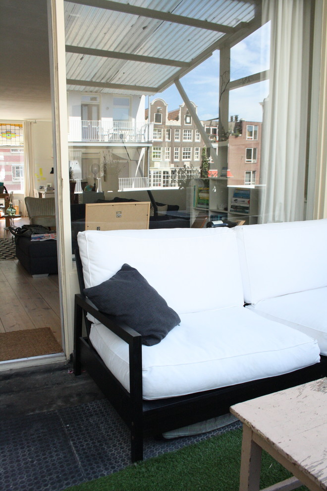 Inspiration for a contemporary porch remodel in Amsterdam