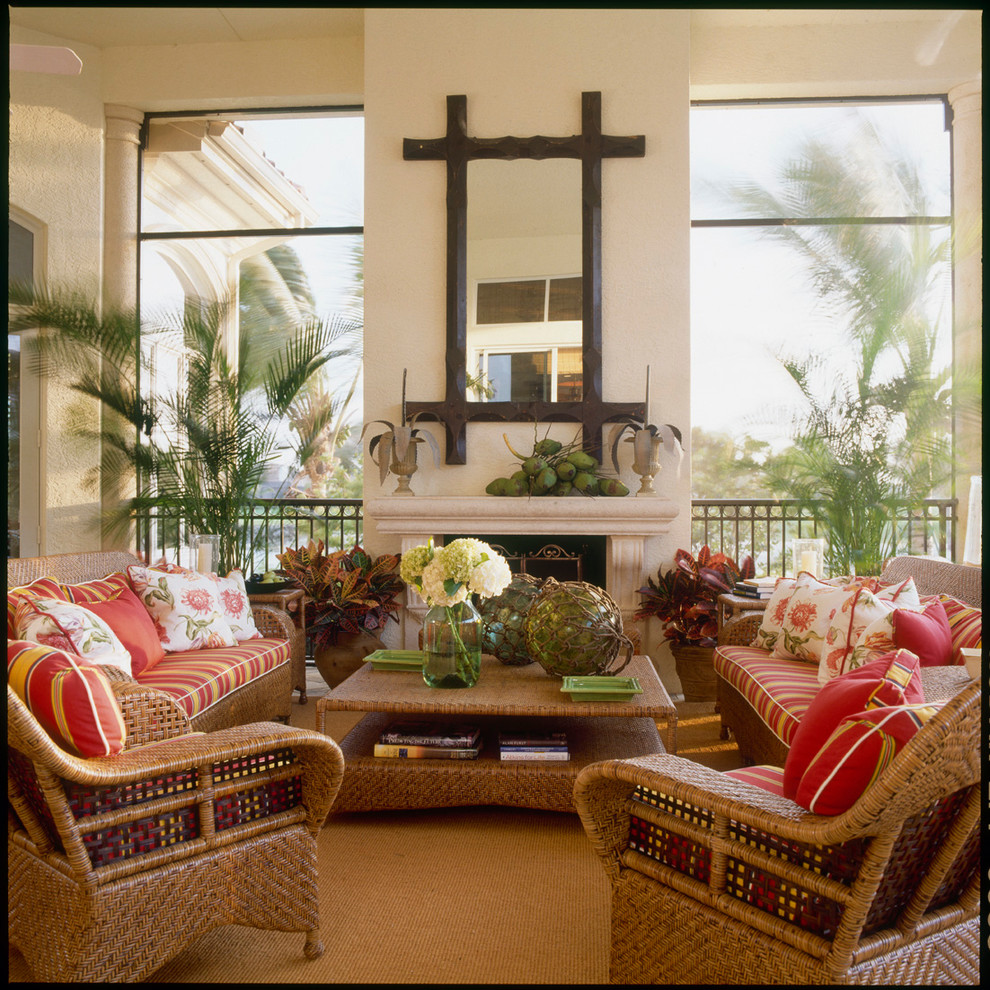 Inspiration for a world-inspired veranda in Miami.