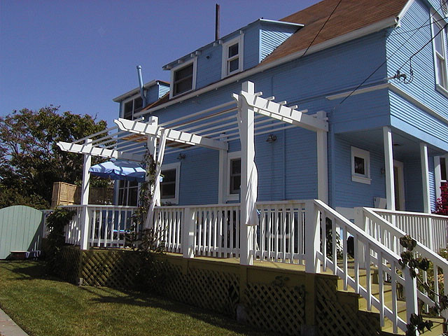 This is an example of a cottage porch design in San Francisco.