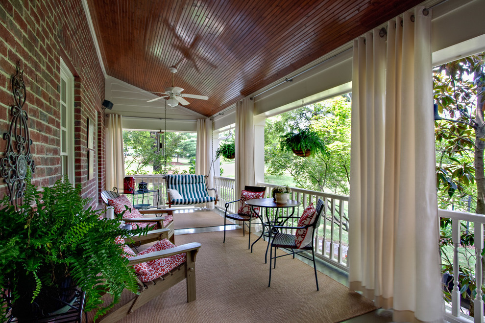 Источник вдохновения для домашнего уюта: веранда среднего размера на заднем дворе в викторианском стиле с навесом и настилом